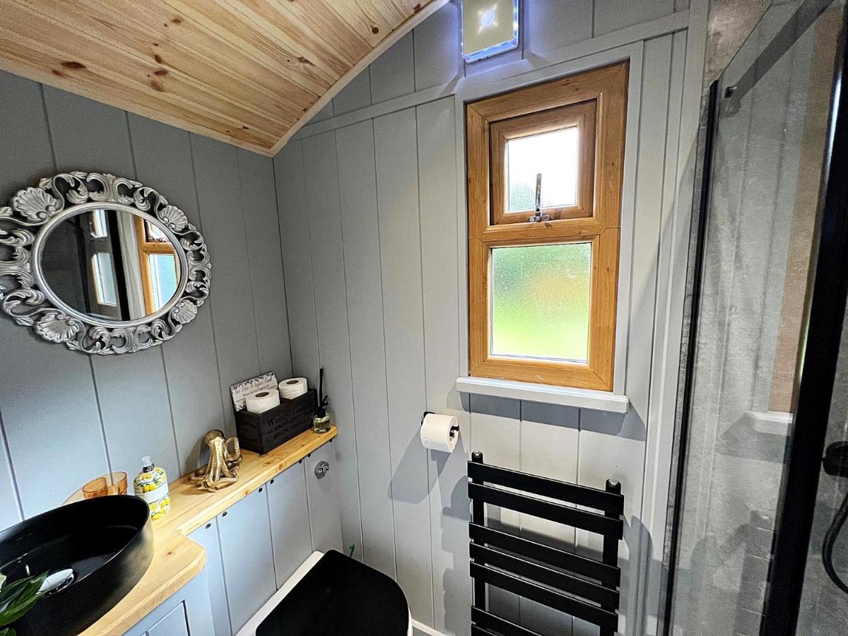 Luxury Shepherd Hut In The Peak District Bakewell Esterno foto