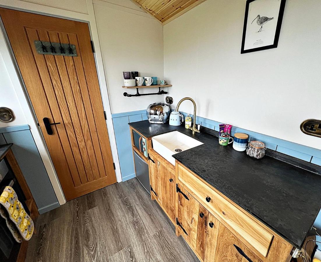 Luxury Shepherd Hut In The Peak District Bakewell Esterno foto