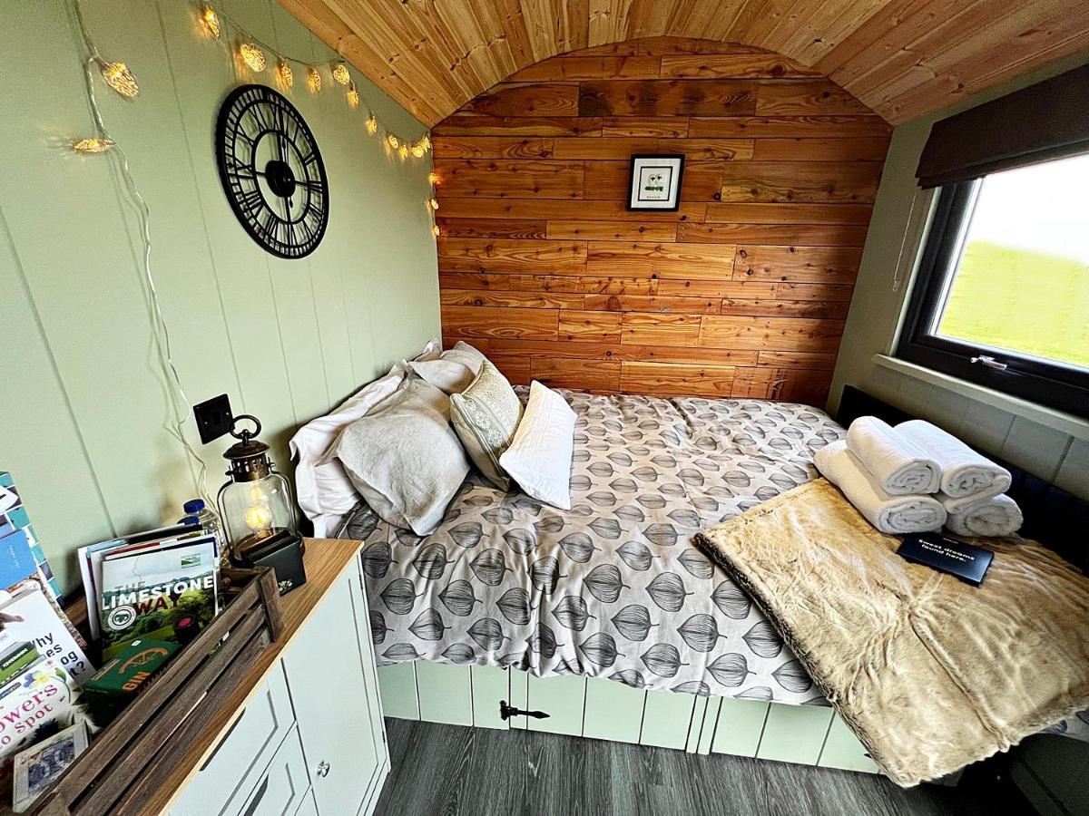 Luxury Shepherd Hut In The Peak District Bakewell Esterno foto