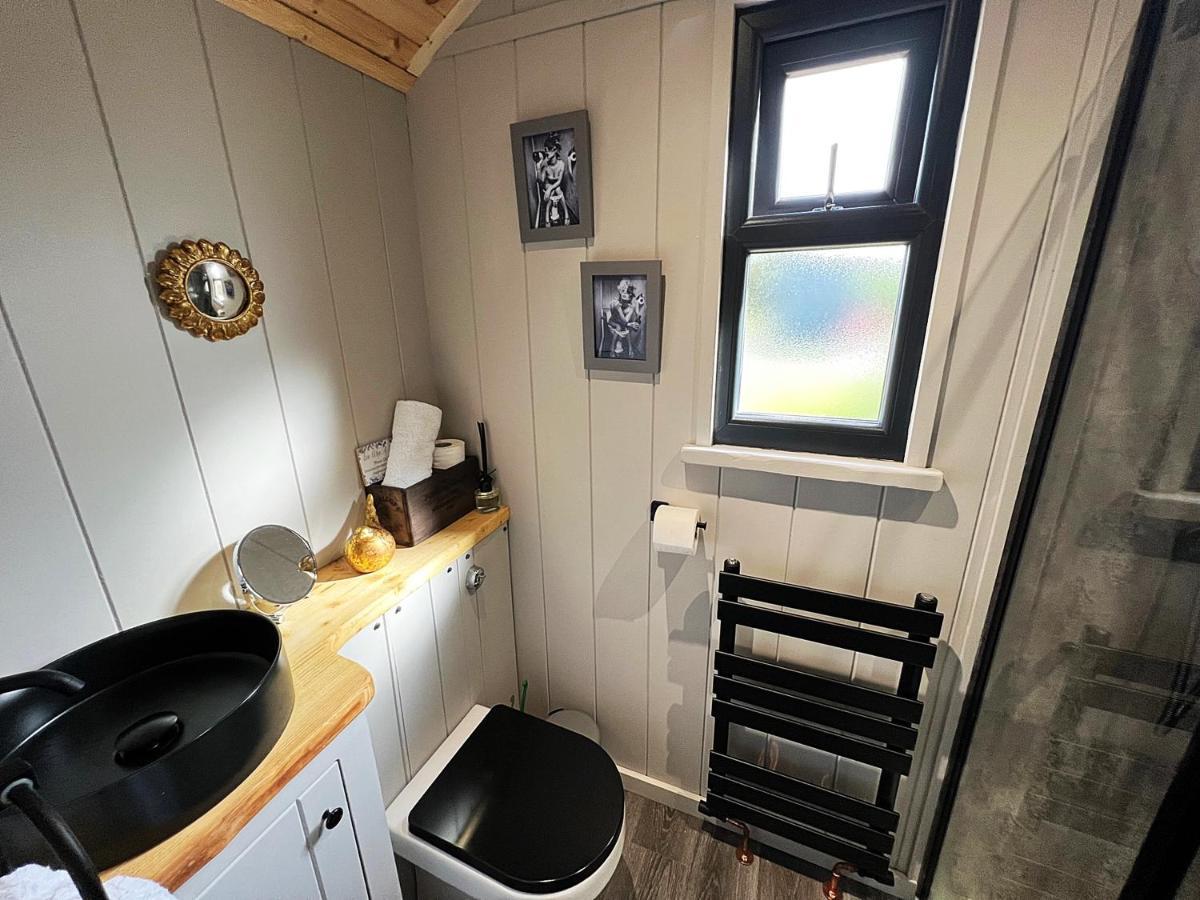 Luxury Shepherd Hut In The Peak District Bakewell Esterno foto