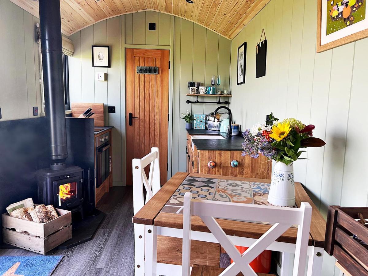 Luxury Shepherd Hut In The Peak District Bakewell Esterno foto